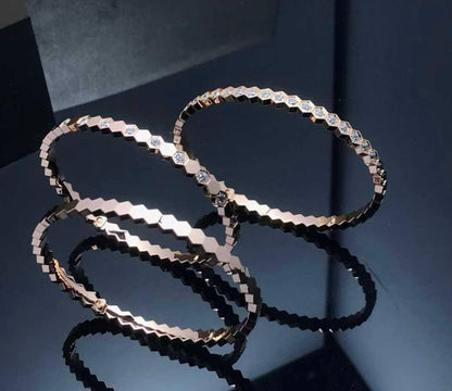 CHOUMET BANGLE
MASTER💫✨
60 dhs🇦🇪🇦🇪

WITH BOX AND PAPER BAG🎁🛍️

Zain89
♥️♥️♥️