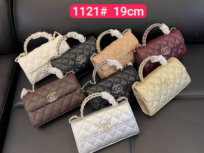 Chanel
100 dhs🇦🇪🇦🇪
with box
size 19cm

Zain26
♥️♥️♥️