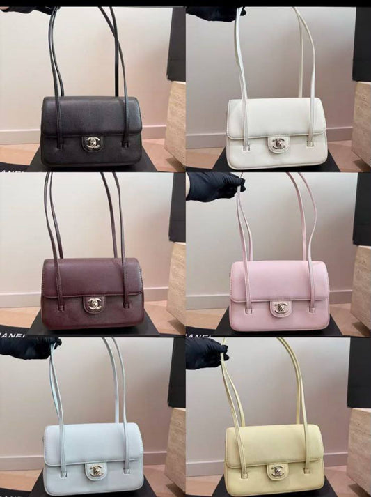 Chanel 
Master quality
22cm with box📦 
260 dhs✅

Zain95
♥️♥️♥️