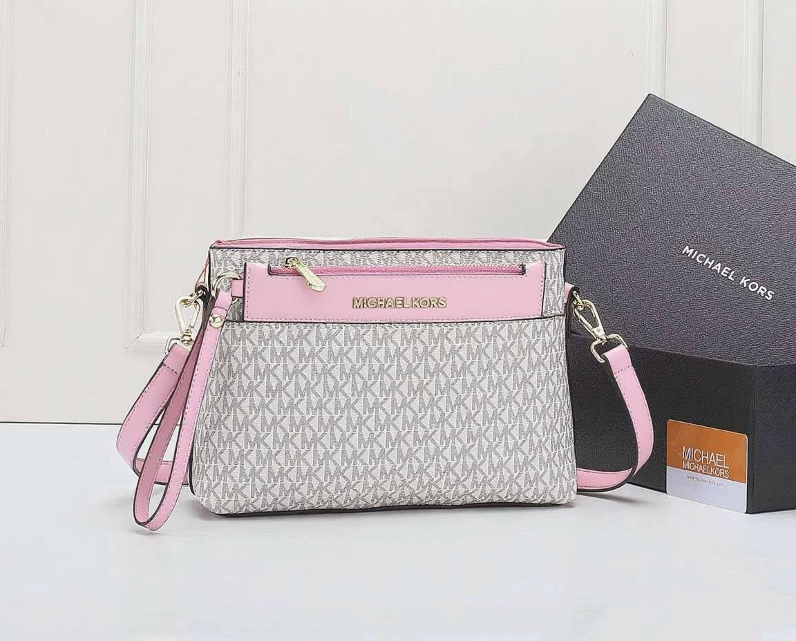 MK 
NEW CAME GOOD QUALITY 
80 dhs✅
SIZE: 25cm

Zain39
♥️♥️♥️