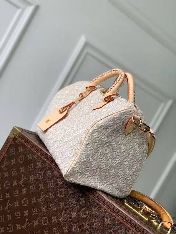 LV
SPEEDY

SIZE 30 cm

For Price 👇 WhatsApp✅
0568585901 
0507557372
0552275751 Owner Zain 👌


Zain274
♥️♥️♥️