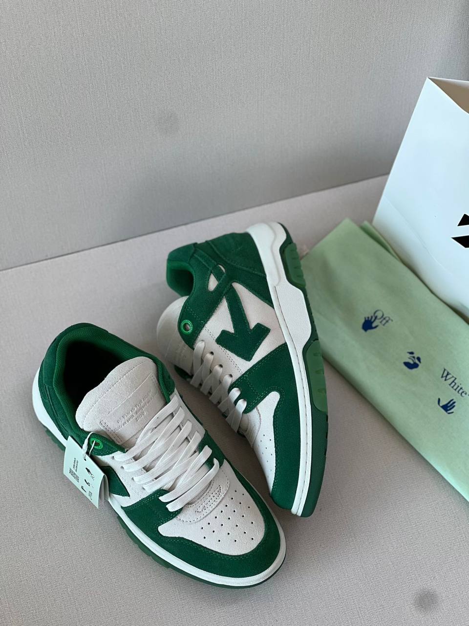 OFF-WHITE🥀
SUPER.MASTER 
40-46
550 dhs🪙🖤

Zain43
♥️♥️♥️