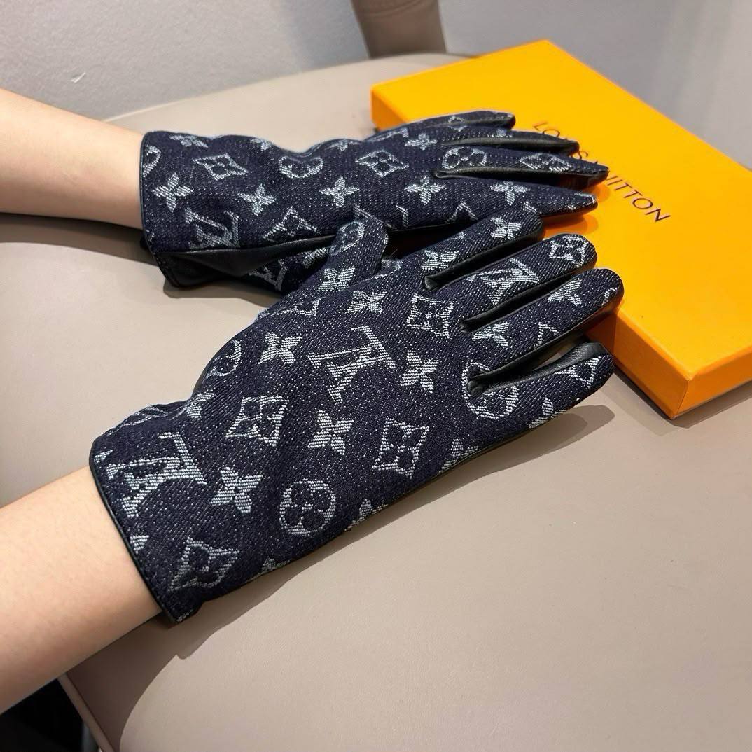 LV GlOVES

VVIP QUALITY

WITH ORRIGINAL BOX

320 dhs🇦🇪🇦🇪

Zain281
♥️♥️♥️