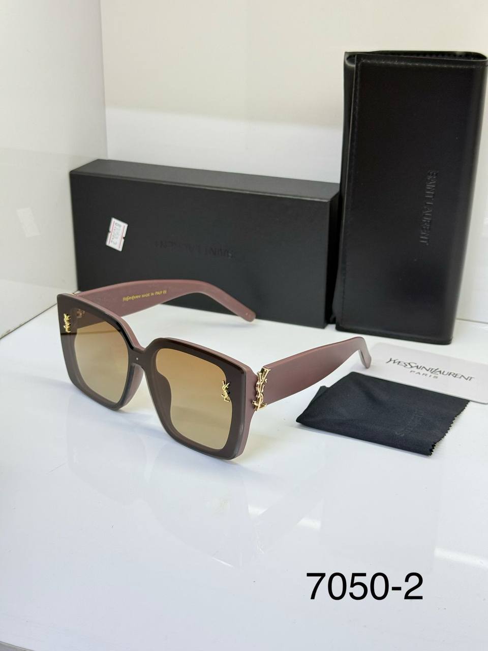 Fendi
SUNGLASSES 🕶️ 
50 dhs💓

Zain40
♥️♥️♥️