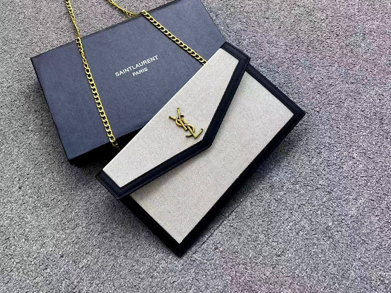 YSL
75 dhs🇦🇪🇦🇪
with box

Zain26
♥️♥️♥️