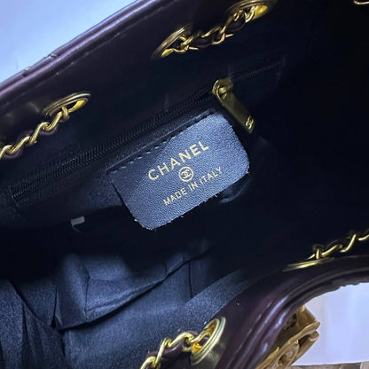 CHANEL 
GOOD QUALITY 
MINI SIZE WITH BOX 
130 dhs🇦🇪🇦🇪
Size: 20 cm

Zain295
♥️♥️♥️