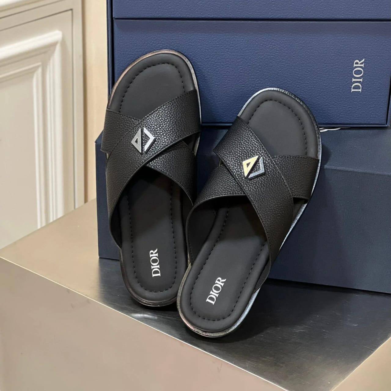 DIOR MAN 
Size 40-45
105 dhs❤️

Zain40
♥️♥️♥️