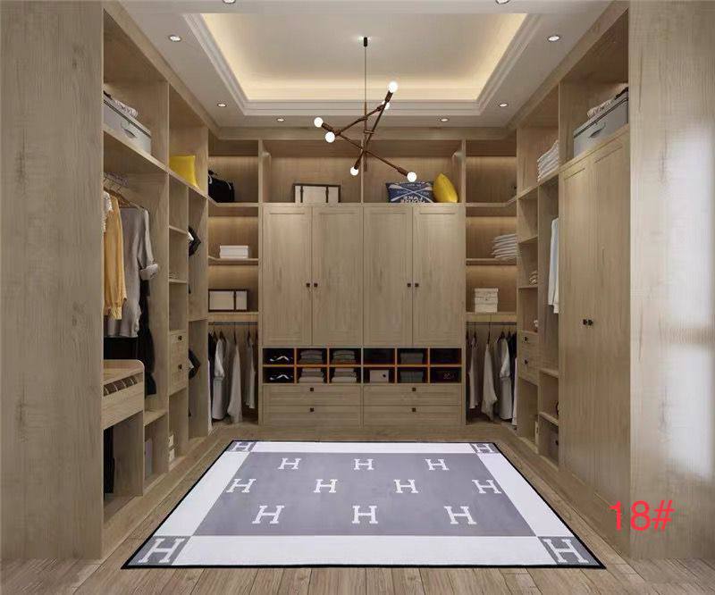 New collection 🔥🔥🔥🔥🔥
Velvet carpet 
Good quality 
Big size 
160”200
130 dhs🪙🌨️

Zain99
♥️♥️♥️