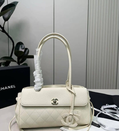 CHANEL
Shopping and Bowling Bags
Master quality
30cm 

with box
🎁🎁🎁

360 dhs✅

Zain95
♥️♥️♥️
