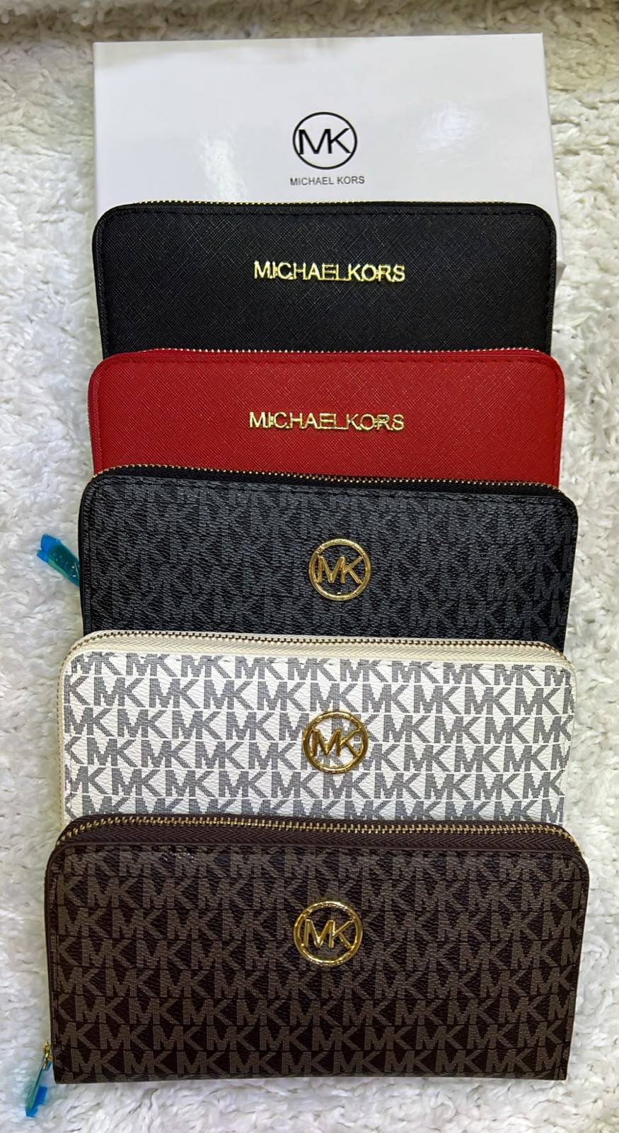 Long zipper ladies wallet
with box 
35 dhs✅

Zain168
♥️♥️♥️