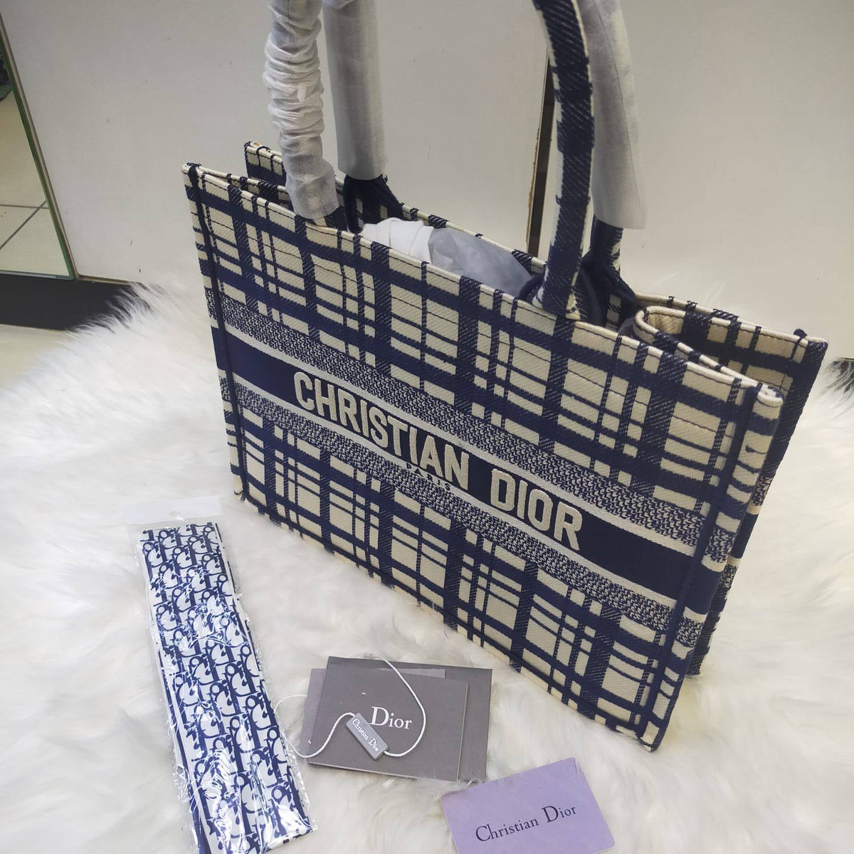 Dior

125 dhs🇦🇪🇦🇪
High quality 

Zain235
♥️♥️♥️