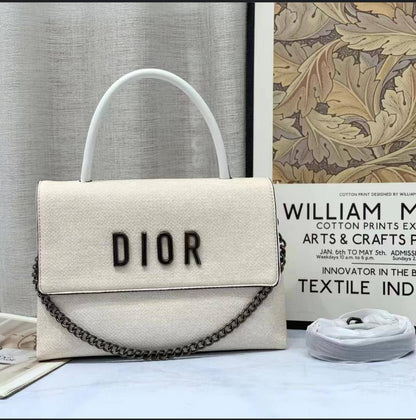 Dior 
27cm stock ✨👆🏾

With box
🎁🎁🎁

115 dhs🪙🌺

Zain168
♥️♥️♥️