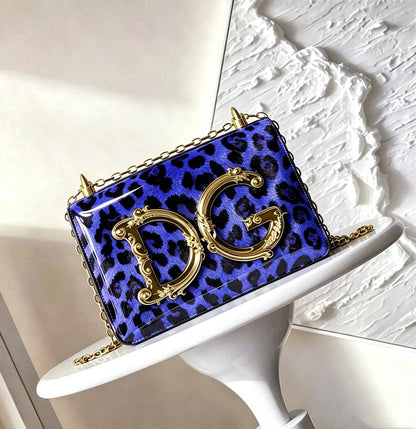 Dolce&Gabbana 

new came 

high quality 

with box 

 115 dhs🇦🇪🇦🇪

Zain39
♥️♥️♥️