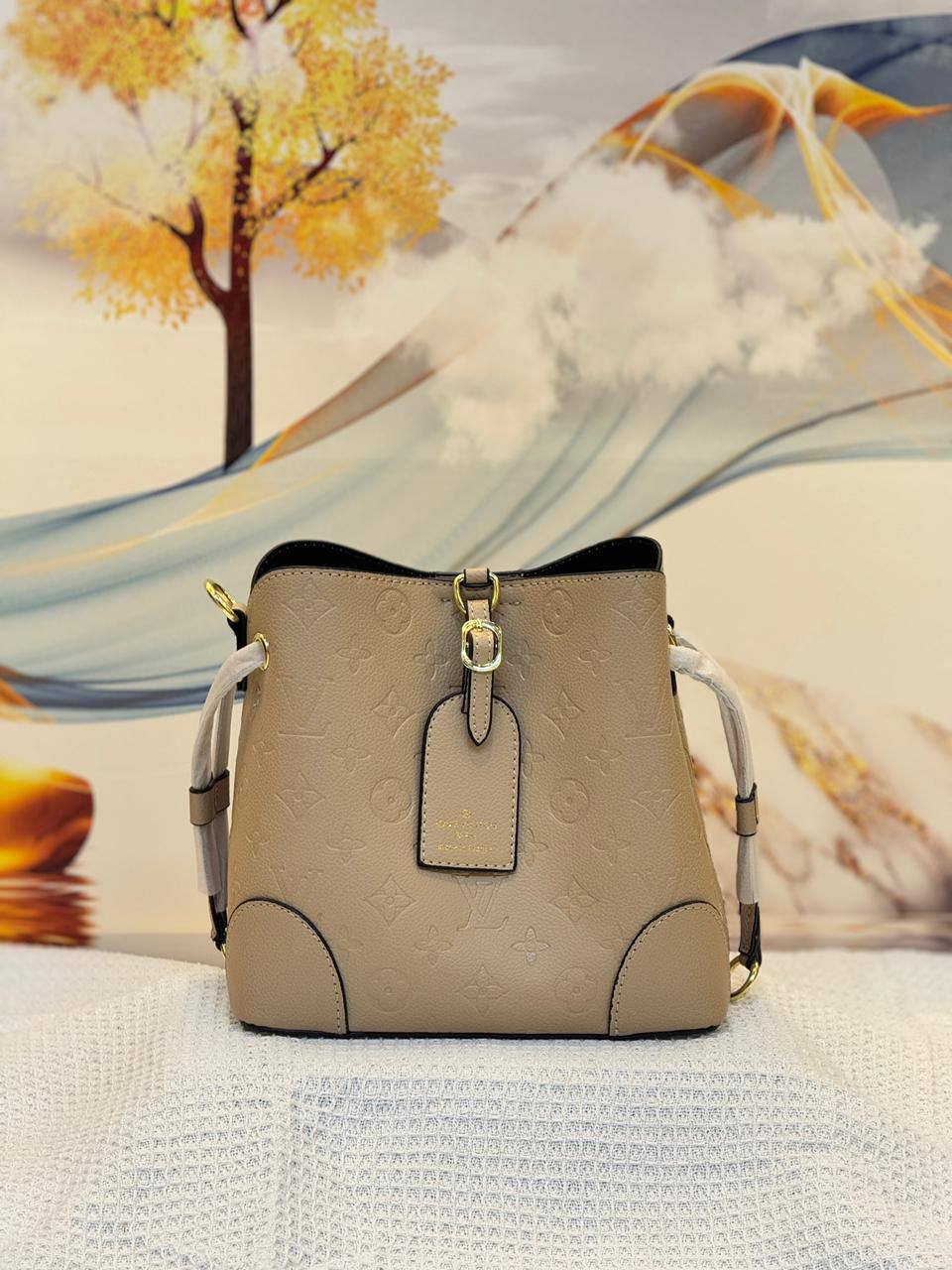 LV

Best quality 
with box
115 dhs🇦🇪🇦🇪

size 21CM

Zain290
♥️♥️♥️