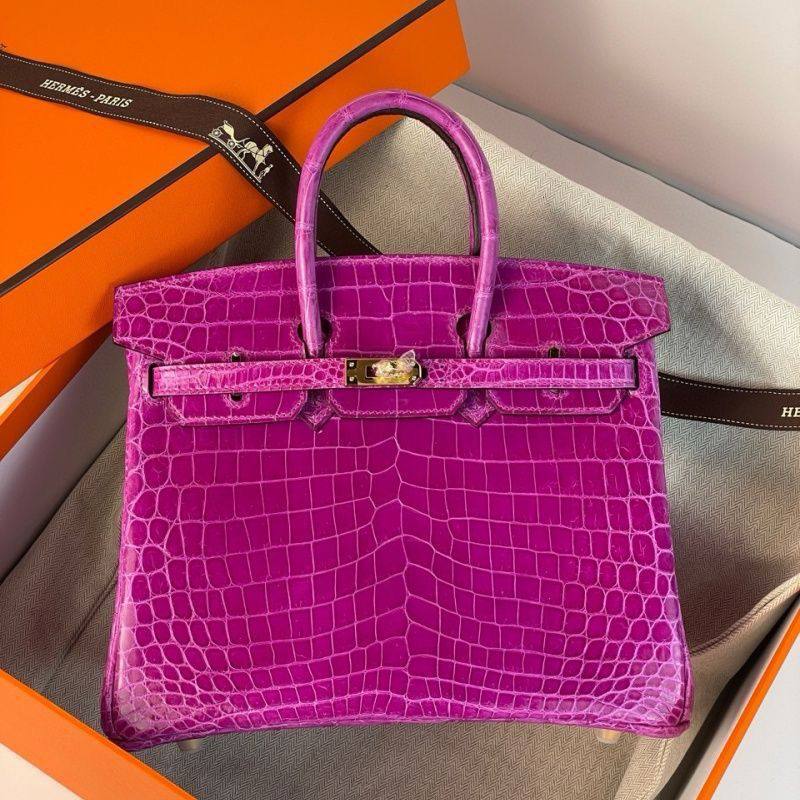 Hermes
good quality, size 30* 23 cm 

115 dhs🗽

Zain12
♥️♥️♥️