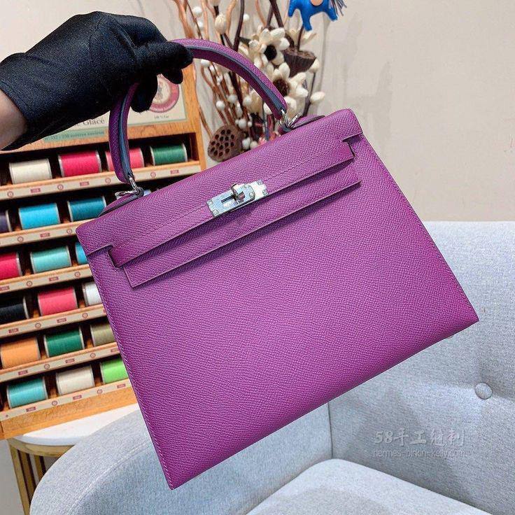 Hermes

115 dhs🌺

with box
🎁🎁🎁

size... 25* 20 cm 

Zain12
♥️♥️♥️