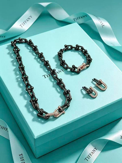 TIFFANY SET 
NECKLACE
BRACELET
EARRINGS
280 DHS✅✨💫
WITH BOX AND PAPER BAG🎁🛍️

Zain89
♥️♥️♥️