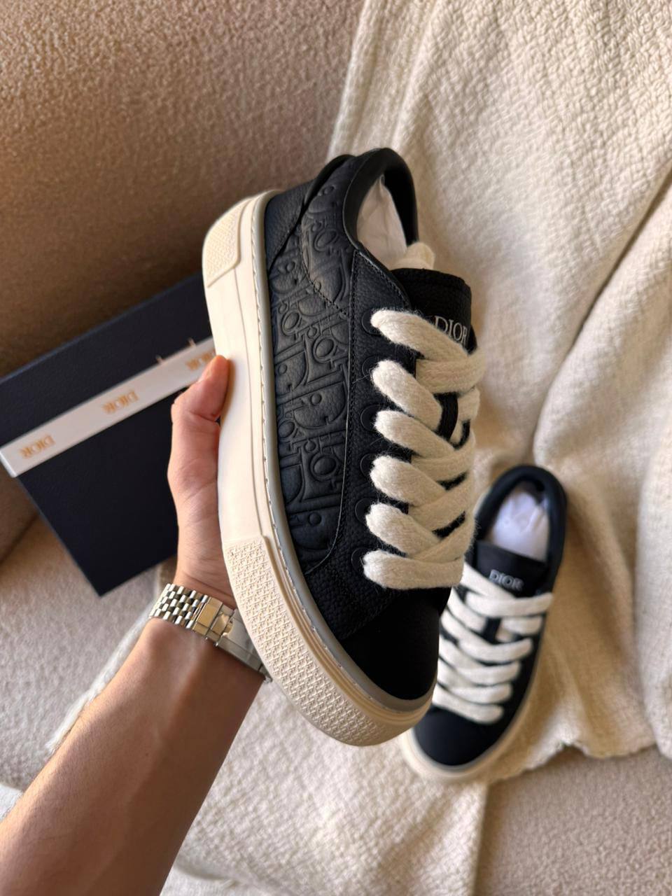 *Christian Dior B33*
*AAA quality*
*size:40 to 46* 
470 dhs🪙🌨️

Zain185
♥️♥️♥️