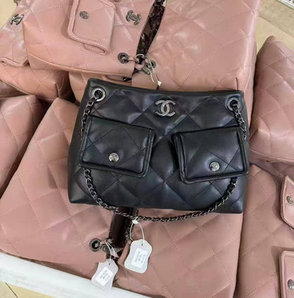 Chanel 
good quality 
110 dhs🇦🇪

Zain278
♥️♥️♥️