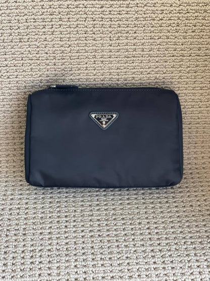 PRADA
Makeup Bag
Clutch

320 dhs🇦🇪🇦🇪

Zain179
♥️♥️♥️