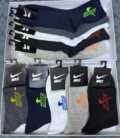 Socks
One packet
35 dhs✅

Zain93
♥️♥️♥️