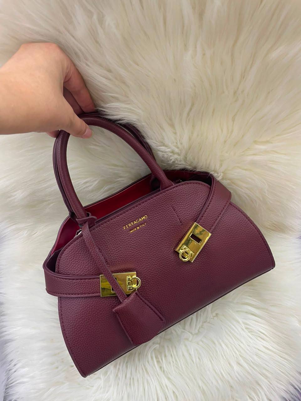 Ferragamo
⚡28cm
110 dhs💓

Zain118
♥️♥️♥️