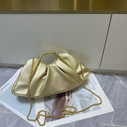 JW PEI
 Clutch Bag 
90 dhs💓
Size 34 cm 💃💃💃💃

Zain161
♥️♥️♥️