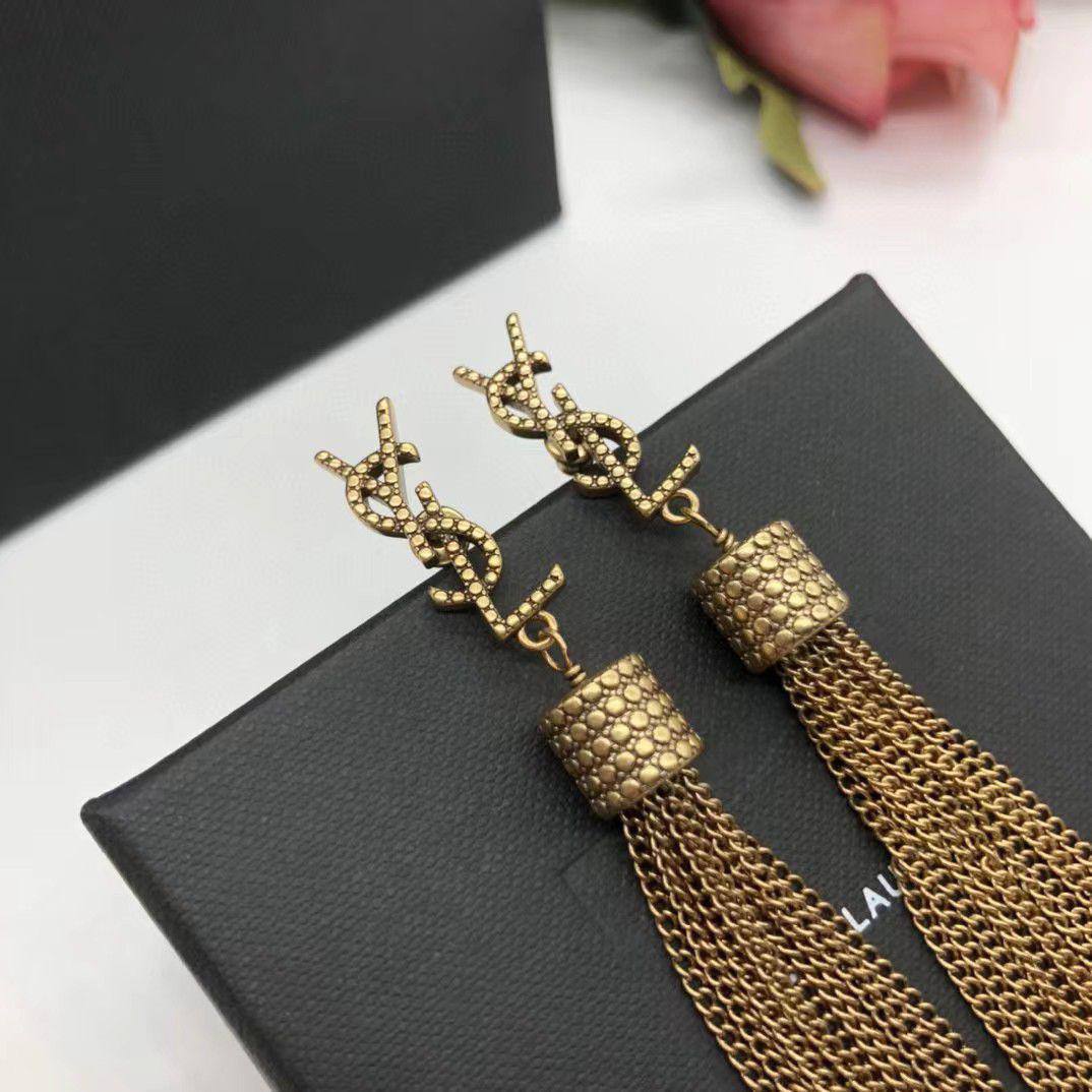 YSL 🦋*
Earring 🔥
Master quality 💯
Offer 🤯
With normal boxes 🗃️ 
And paper bag 🛍️
45 dhs🪙🌨️

Zain216
♥️♥️♥️