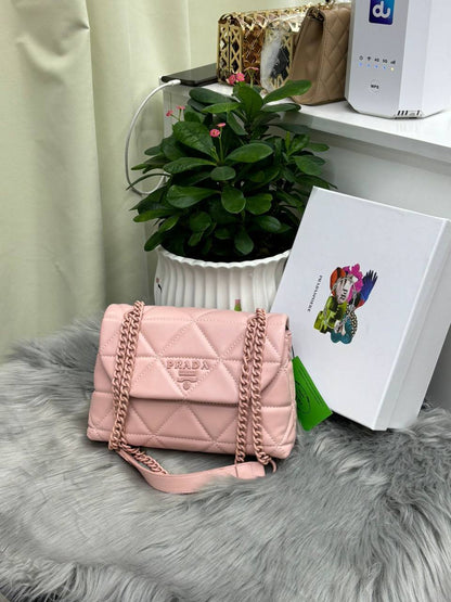 PRADA
SIZE  ……… 24CM 🥰
90 dhs🪙🌨️

with BOX🌷
🎁🎁🎁

Zain244
♥️♥️♥️