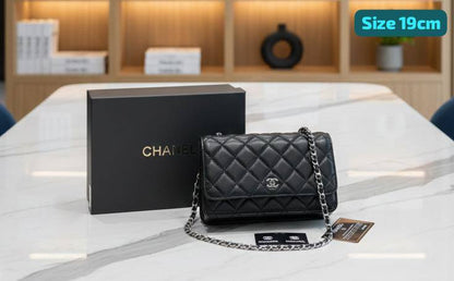 Chanel

Best quality

With box’s
🎁🎁🎁

90 dhs🌺
size 19cm

Zain158
♥️♥️♥️