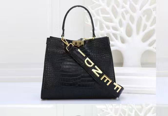 Fendi
105 dhs❣️

Zain190
♥️♥️♥️