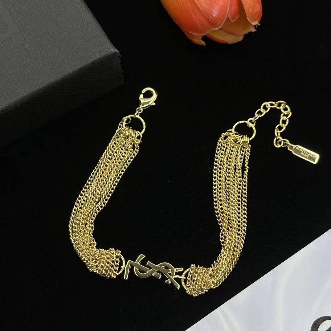 YSL Bracelet ☘️
Master quality 

*45* AED normal box 📦

Zain48
♥️♥️♥️