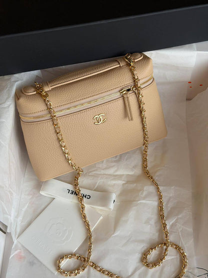 Chanel
 𝐕𝐀𝐍𝐈𝐓𝐘 𝐂𝐀𝐒𝐄 𝐖𝐈𝐓𝐇 𝐂𝐇𝐀𝐈𝐍 𝐒𝐔𝐏𝐄𝐑 𝐌𝐀𝐒𝐓𝐄𝐑 𝐐𝐔𝐀𝐋𝐈𝐓𝐘 
𝐋𝐀𝐑𝐆𝐄 -1300 dhs✅
𝐌𝐞𝐝𝐢𝐮𝐦 - 1250 dhs✅
𝐒𝐦𝐚𝐥𝐥 - 1200 dhs✅

ETAG4
♥️♥️♥️