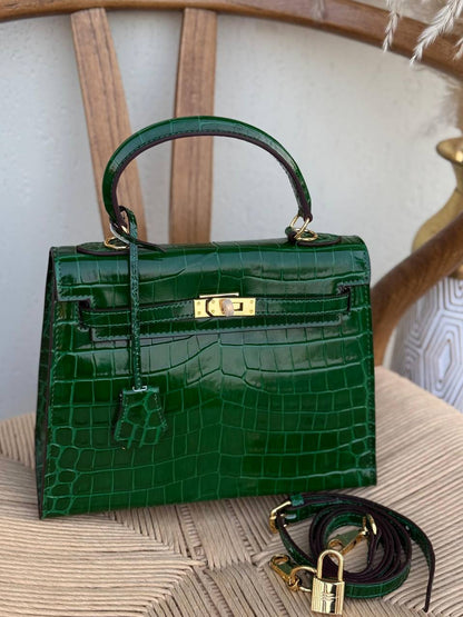 HERMES
25cm
380 dhs✅
Top quality 
With box🎁

Zain167
♥️♥️♥️