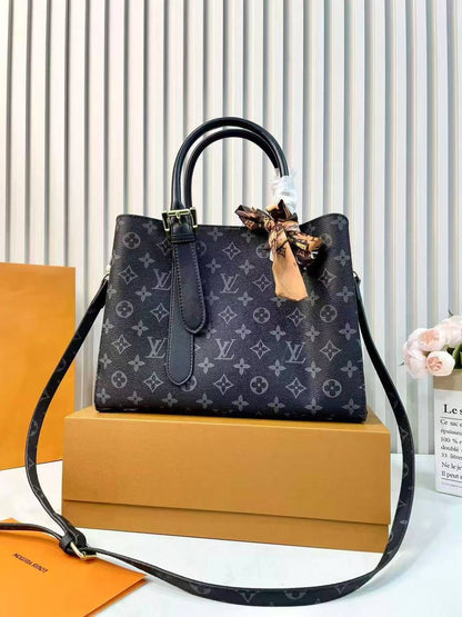 LV
with box 
🎁🎁🎁

120 dhs🪙🌨️

Zain177
♥️♥️♥️