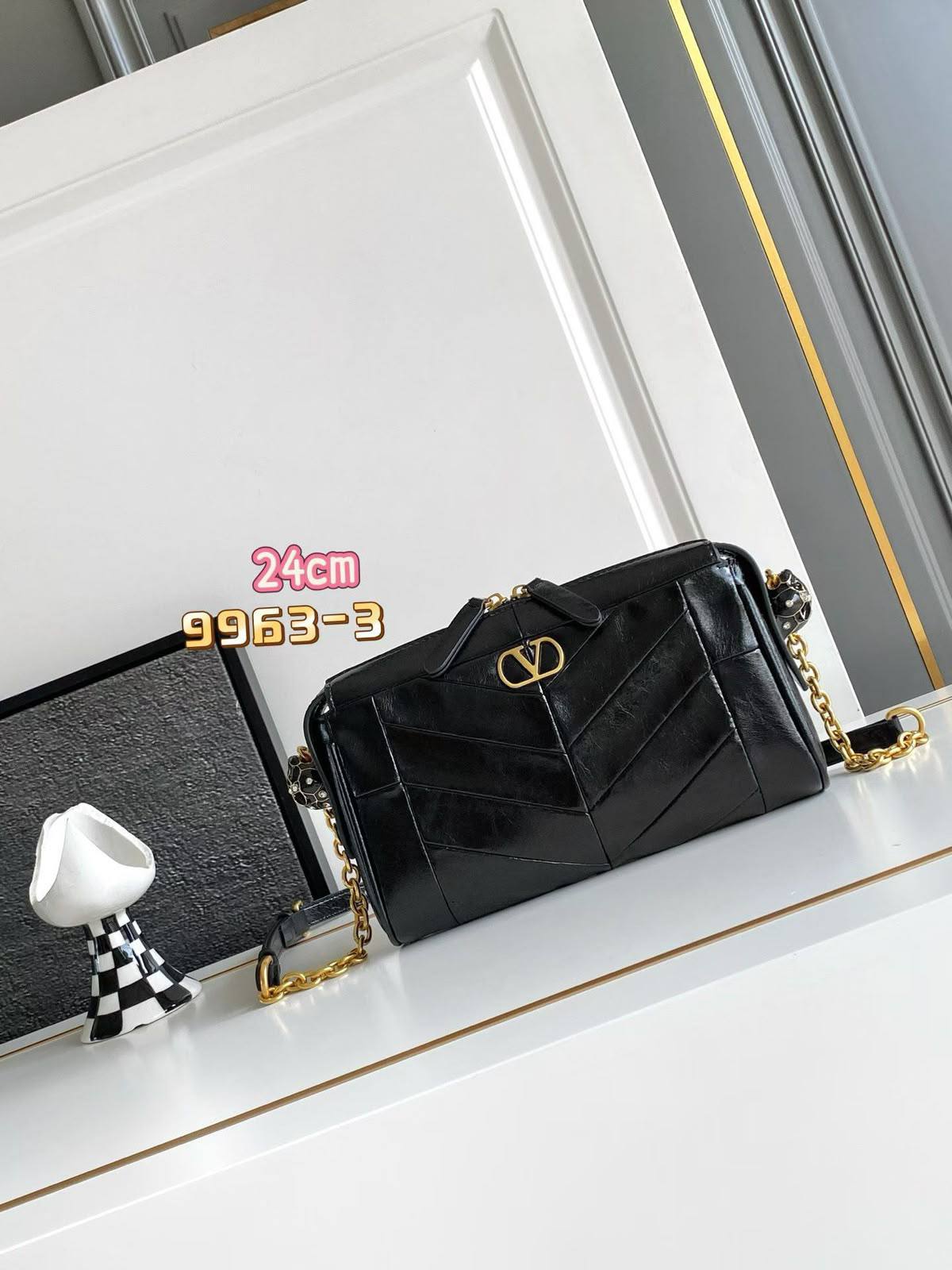 Valentino 24 cm 330 dhs🇦🇪 33 cm. 350 dhs🇦🇪 Zain153 ♥️♥️♥️ - Zain Corner Store copy & master bags shoes & more