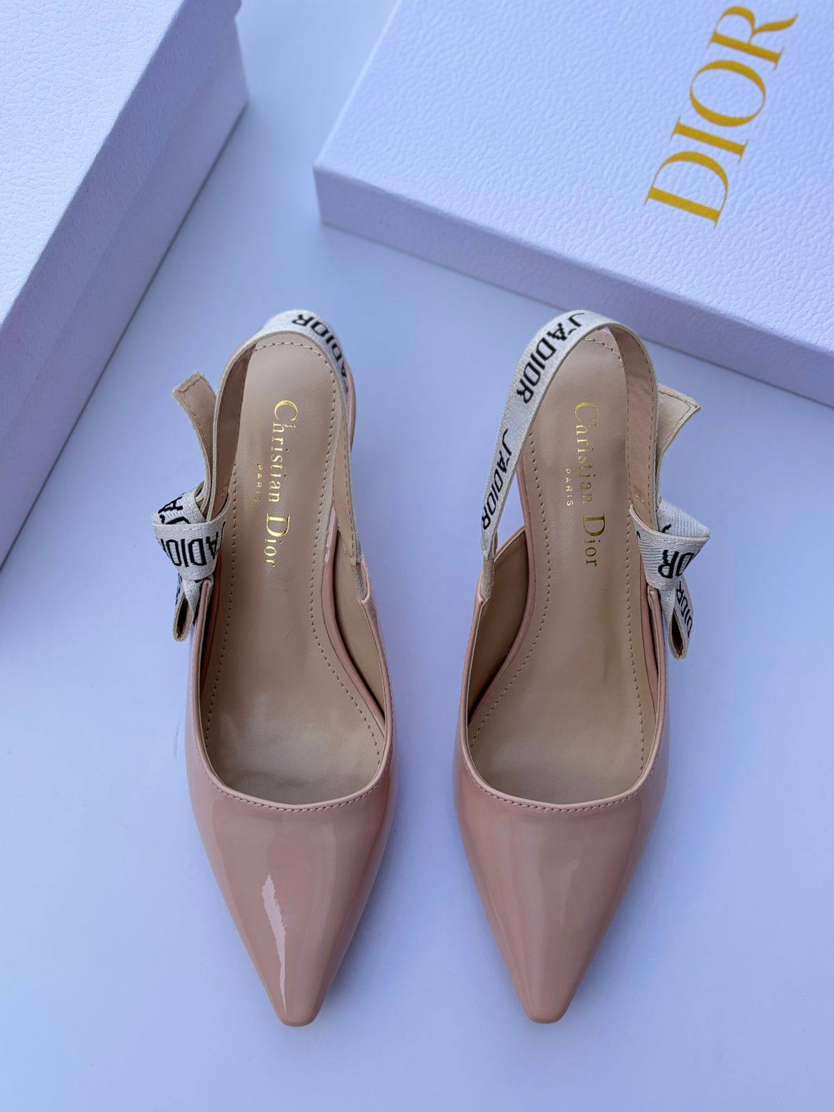 Dior 
120 dhs❣️
Size 36-42

Zain55
♥️♥️♥️