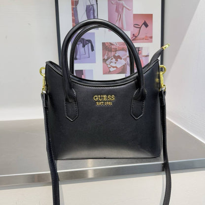 Guess
65 dhs✅

Zain232
♥️♥️♥️