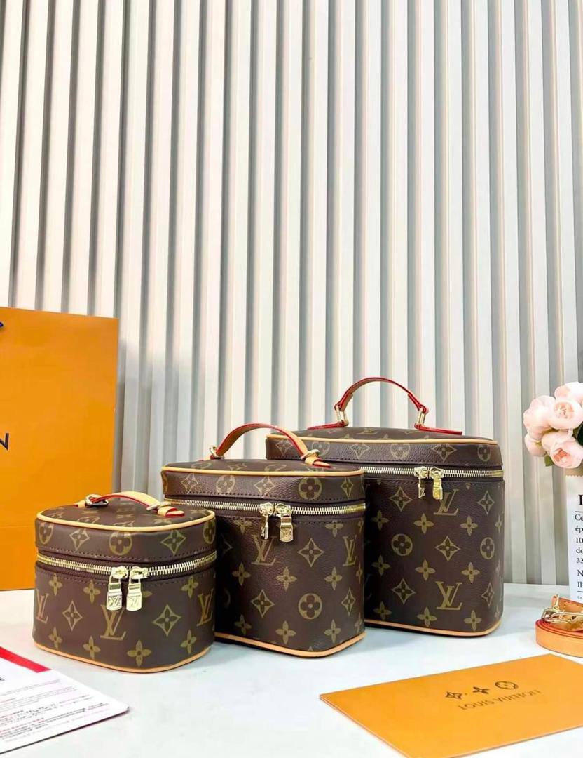 LV
1set 

high quality 
With box

270 dhs🇦🇪🇦🇪

Zain26
♥️♥️♥️
