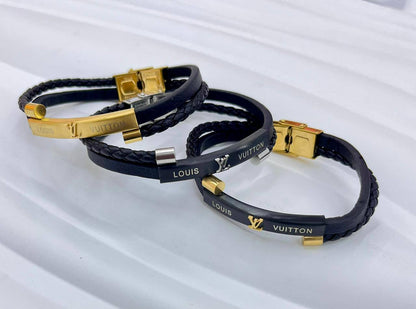 *Men leather Bracelet* 🪩
Good quality 

35 dhs🪙💕
normal box 📦

Zain48
♥️♥️♥️