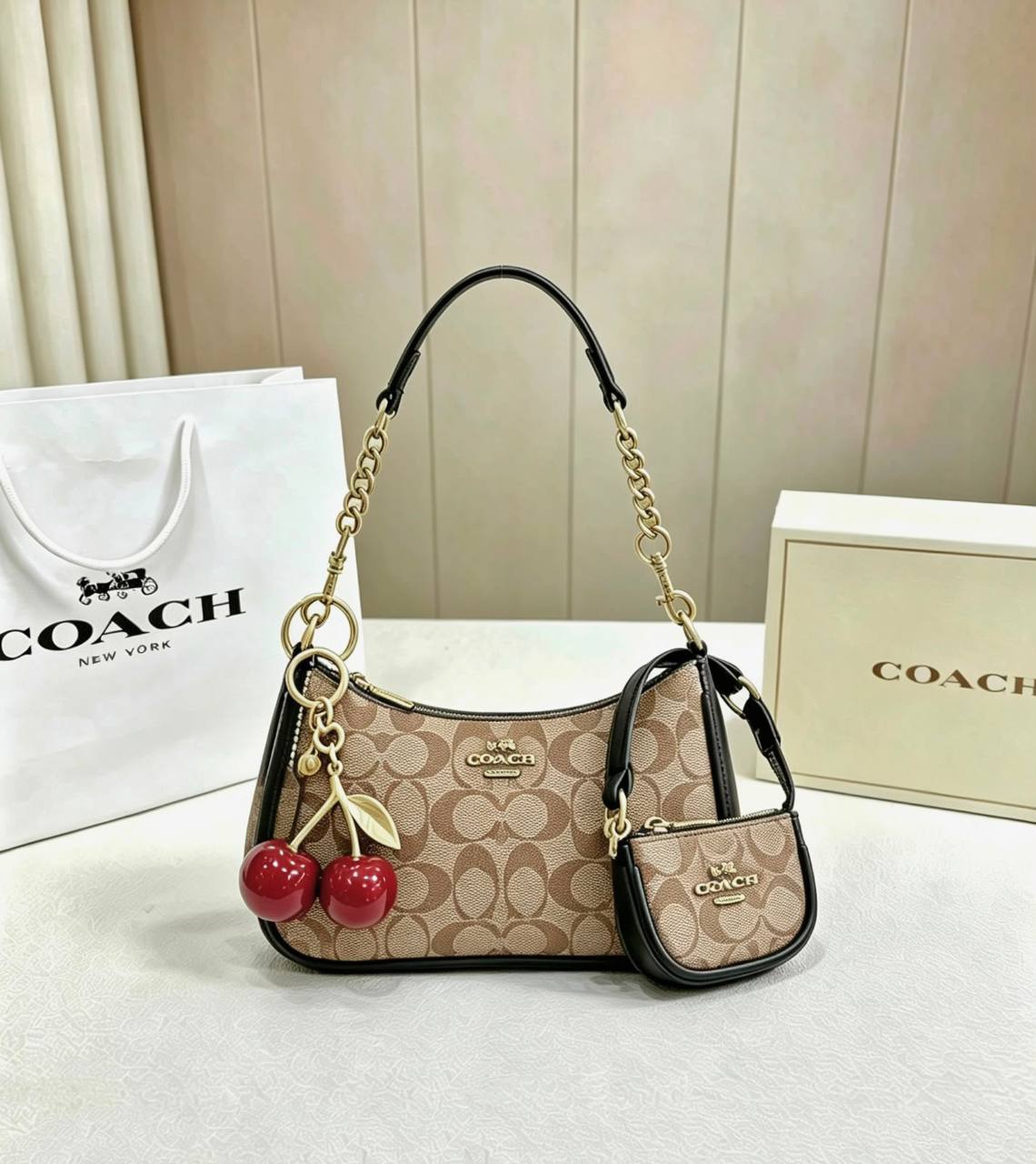COACH 
GOOD QUALITY 
ONE SET 
WITH BOX 
120 dhs🇦🇪🇦🇪

Zain295
♥️♥️♥️