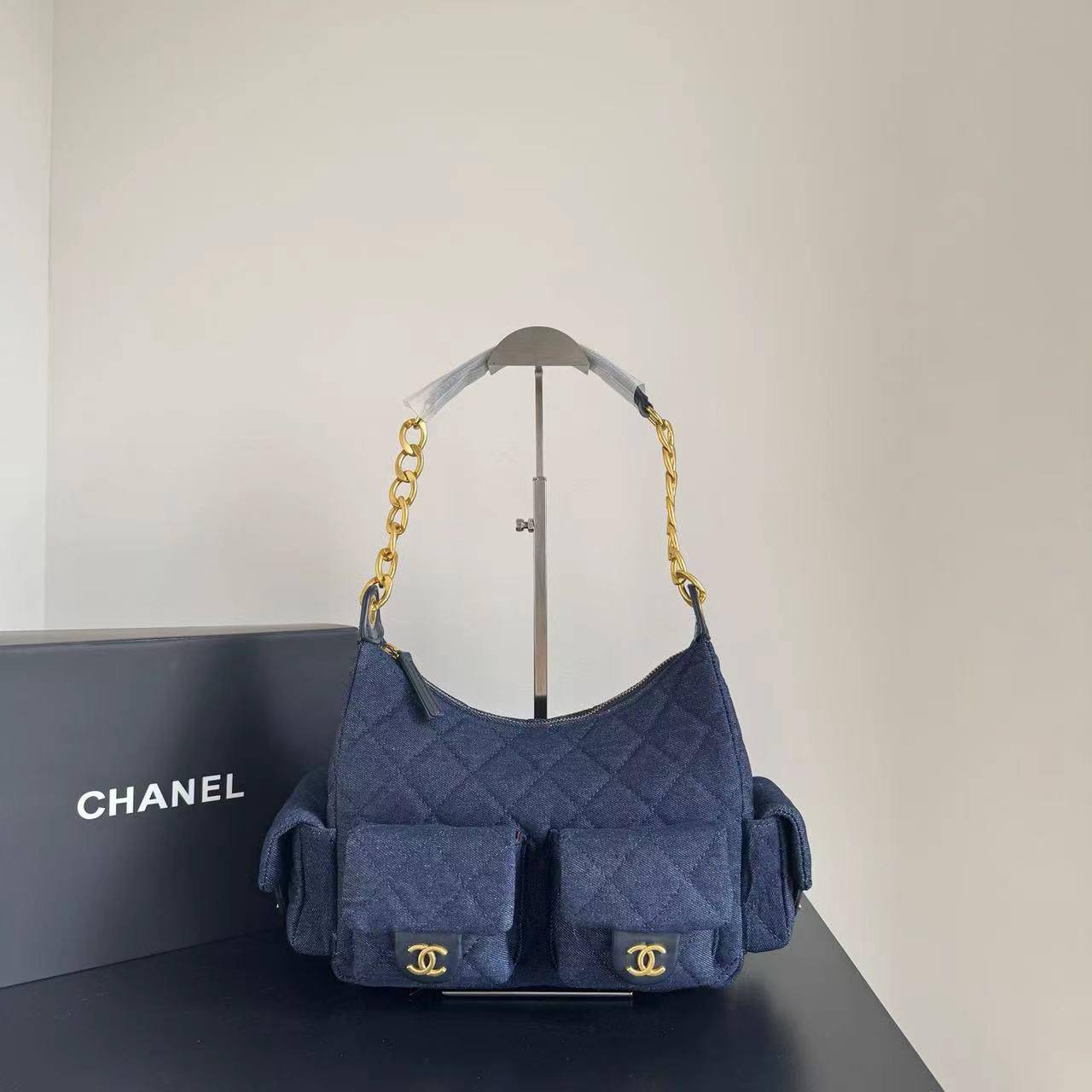 Chanel
High Quality
260 dhs🪙🌨️

Zain131
♥️♥️♥️