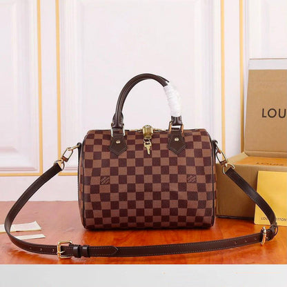 LV SPEEDY 
25CM ,GOOD QUALITY 
WITH BOX 
100 dhs✅

Zain295
♥️♥️♥️