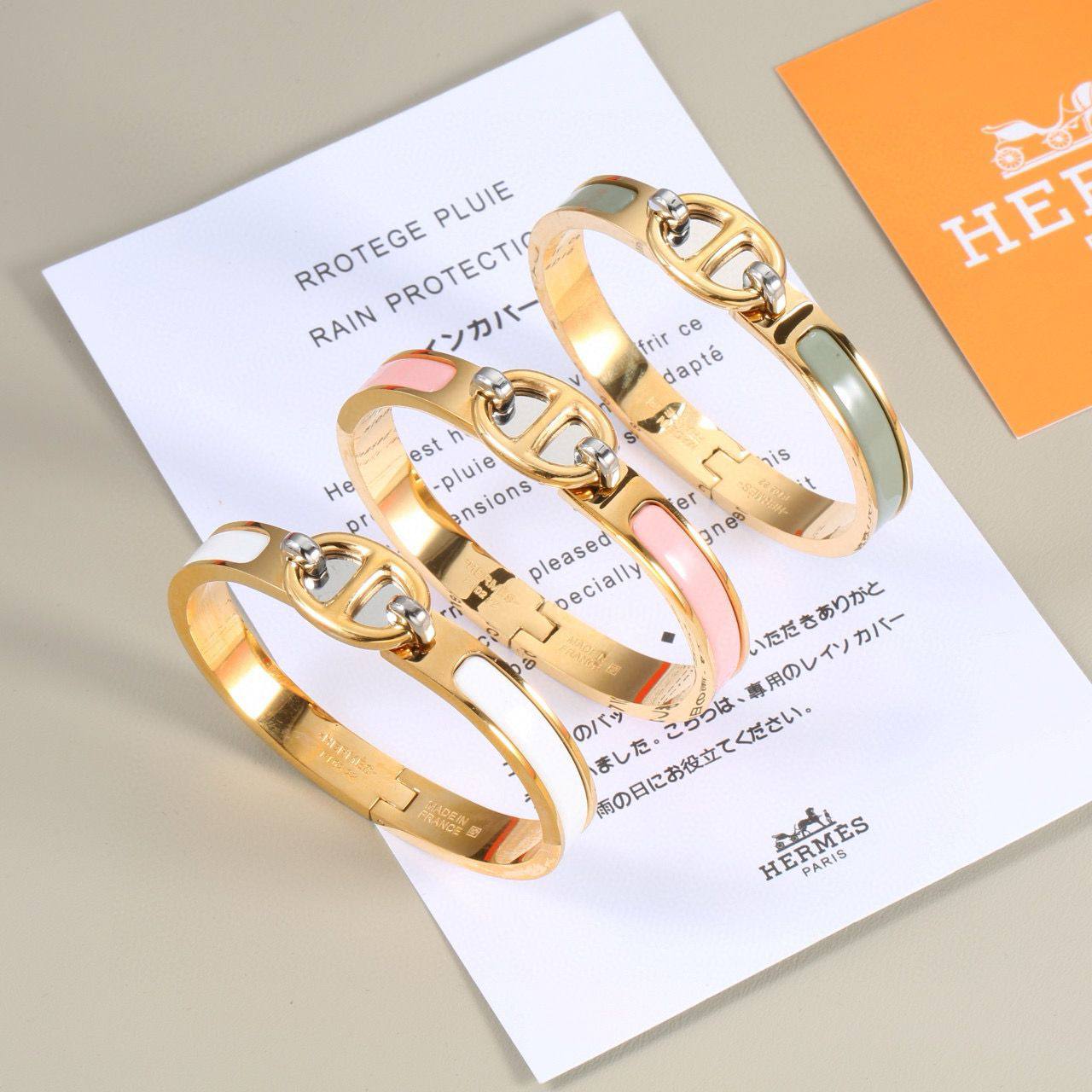 HERMES MASTER
BANGLE💫✨
65 dhs❣️
WITH BOX AND PAPER BAG 🎁🛍️

Zain89
♥️♥️♥️