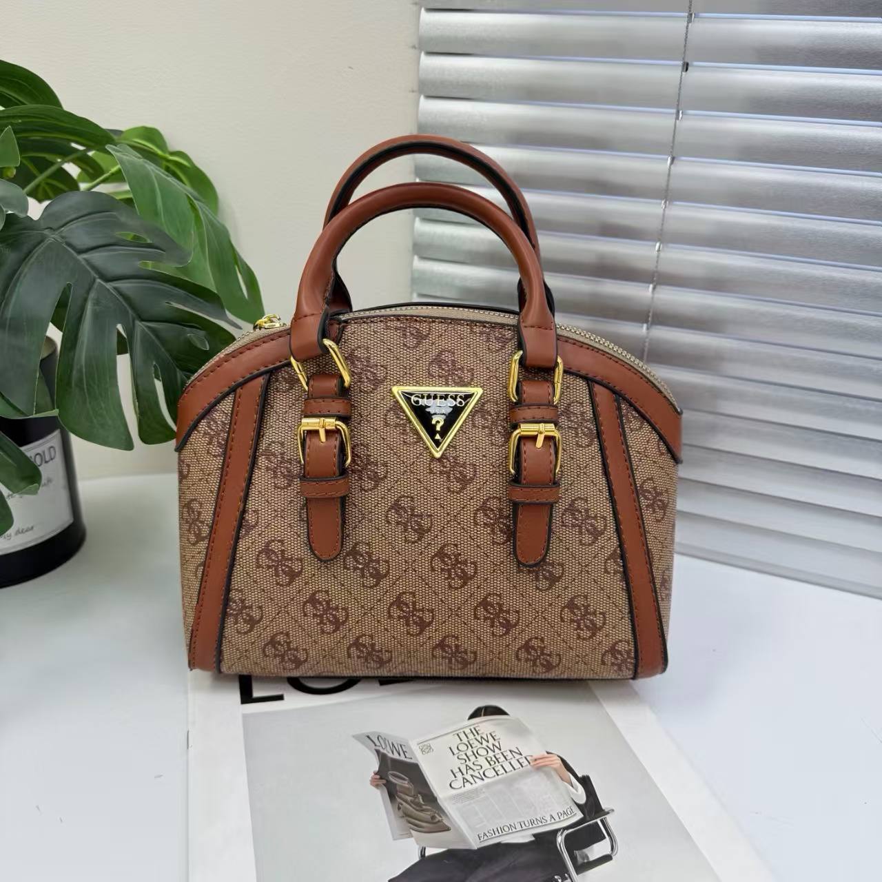 Guess
70 dhs✅

Zain232
♥️♥️♥️