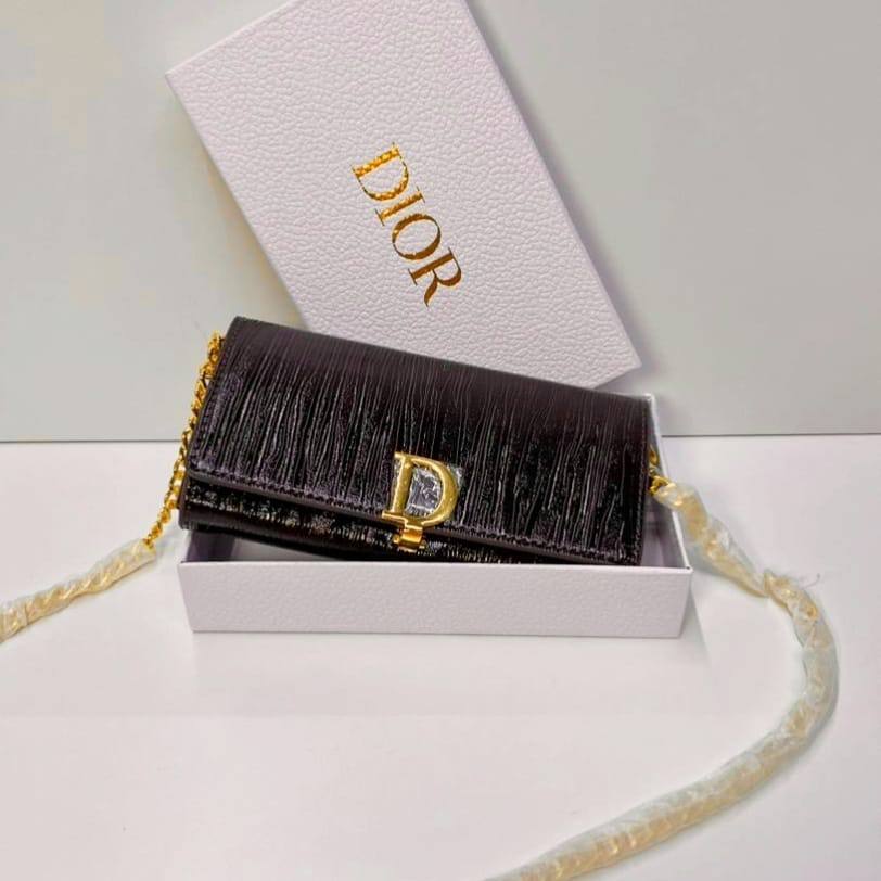 Dior
105 dhs🇦🇪🇦🇪 
with box high quality

Zain21
♥️♥️♥️