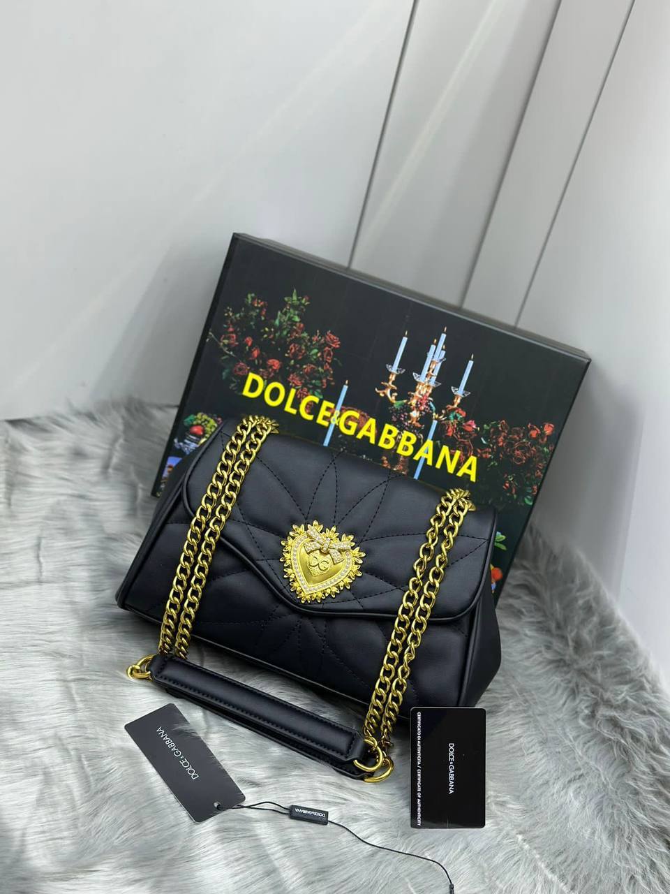 D&G 

90 dhs💓

with box
🎁🎁🎁

Zain90
♥️♥️♥️