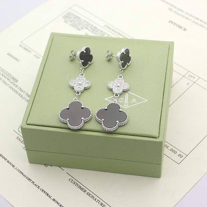 VCA
EARRING💫✨
3 FLOWER STONES
65 DHS👑
WITH BOX AND PAPER BAG🎁🛍️

Zain89
♥️♥️♥️