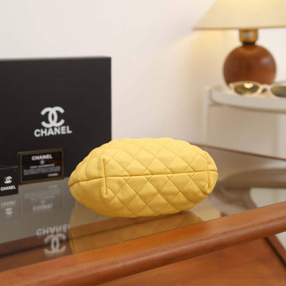 CHANEL 

NEW DESIGN 

High QUALITY 

WITH BOX 
95 dhs🇦🇪🇦🇪

Zain17
♥️♥️♥️