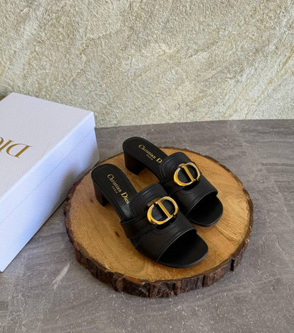 DIOR 
SuperMaster Quality 💯
450 dhs✅
Size: 36-41💥

Zain171
♥️♥️♥️